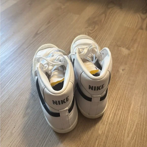 Nike Women’s Blazer Mid 77 - Picture 8 of 8